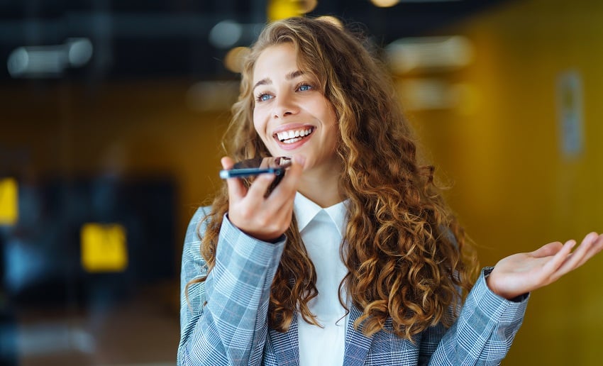 female-customer-service-representative-in-headset-2022-11-23-00-41-32-utc