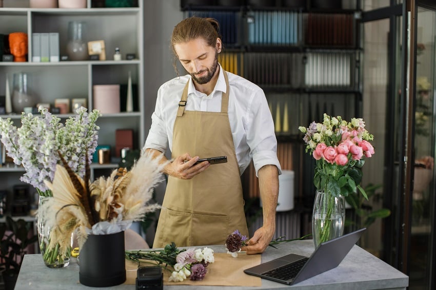 florists-making-bouquet-of-flowers-on-counter-and-2022-08-01-18-46-35-utc